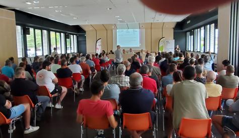 De nombreuses personnes ont participé à la réunion technique sur la DNC